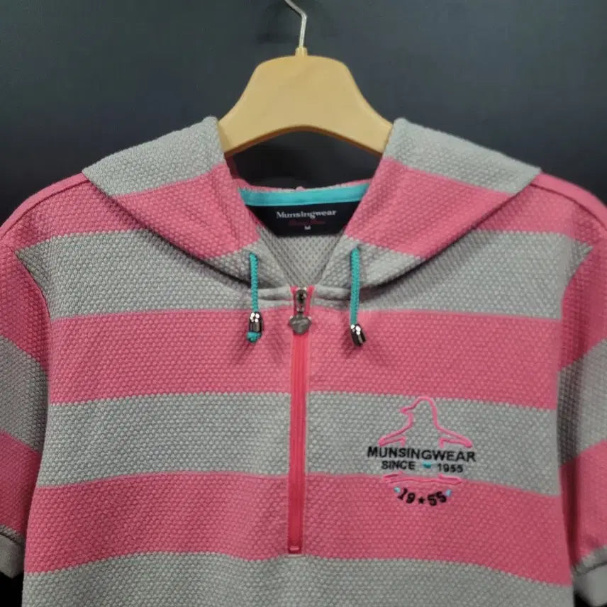 [BUNJANG] Munsing Golf Embroidered Logo Half-Zip Hoodie Shirt / Munsing 먼싱 골프 후드 반집업 자수로고 셔츠