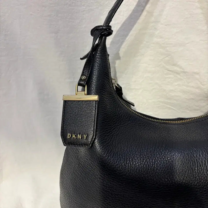 [BUNJANG] DKNY Leather Hobo Bag / DKNY 레더 호보백