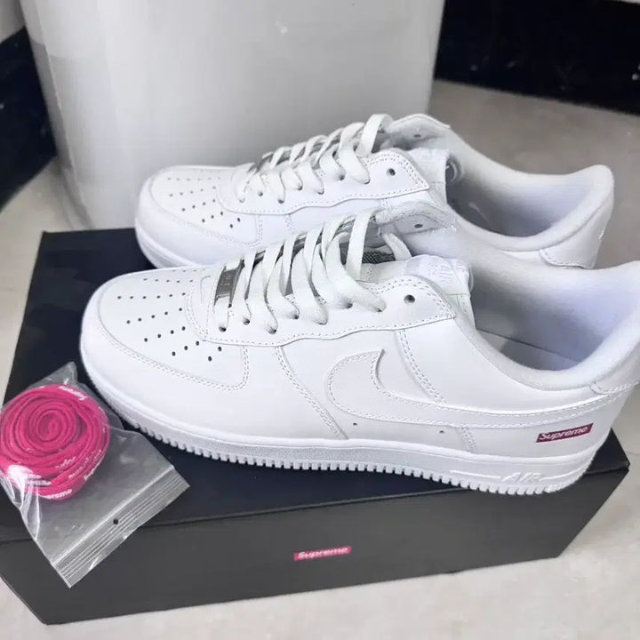 [BUNJANG] Nike x Supreme Air Force 1 Low White 260mm / 나이키 x 슈프림 에어포스 1 로우 화이트 260MM