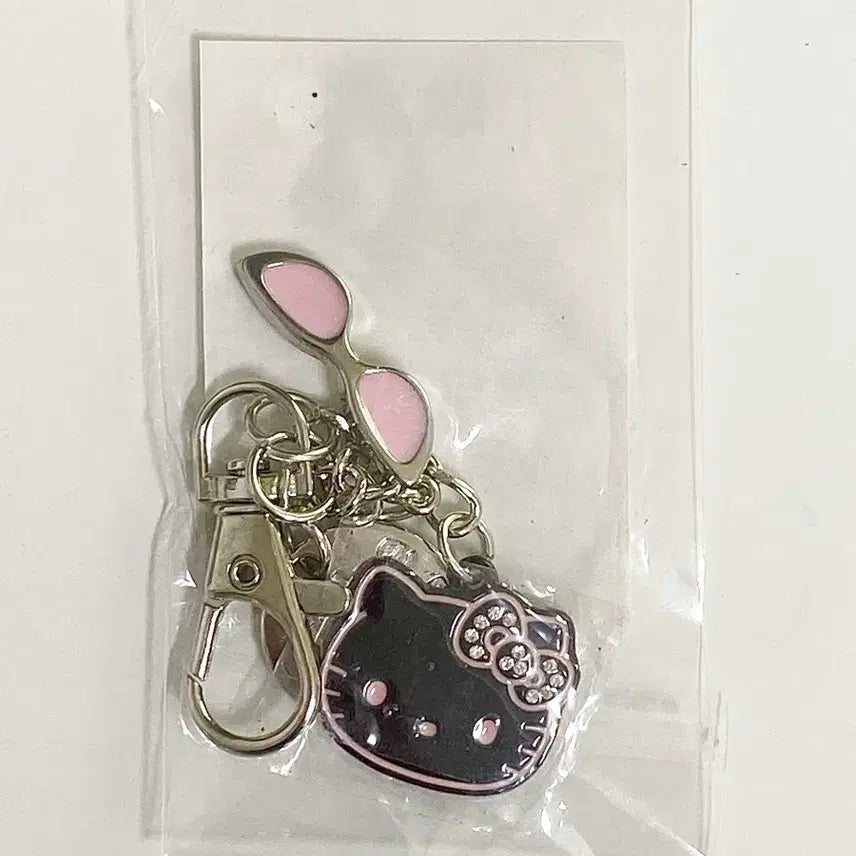 [BUNJANG] WAKEMAKE Hello Kitty Charm Keychain / 웨이크메이크 헬로키티 참 키링