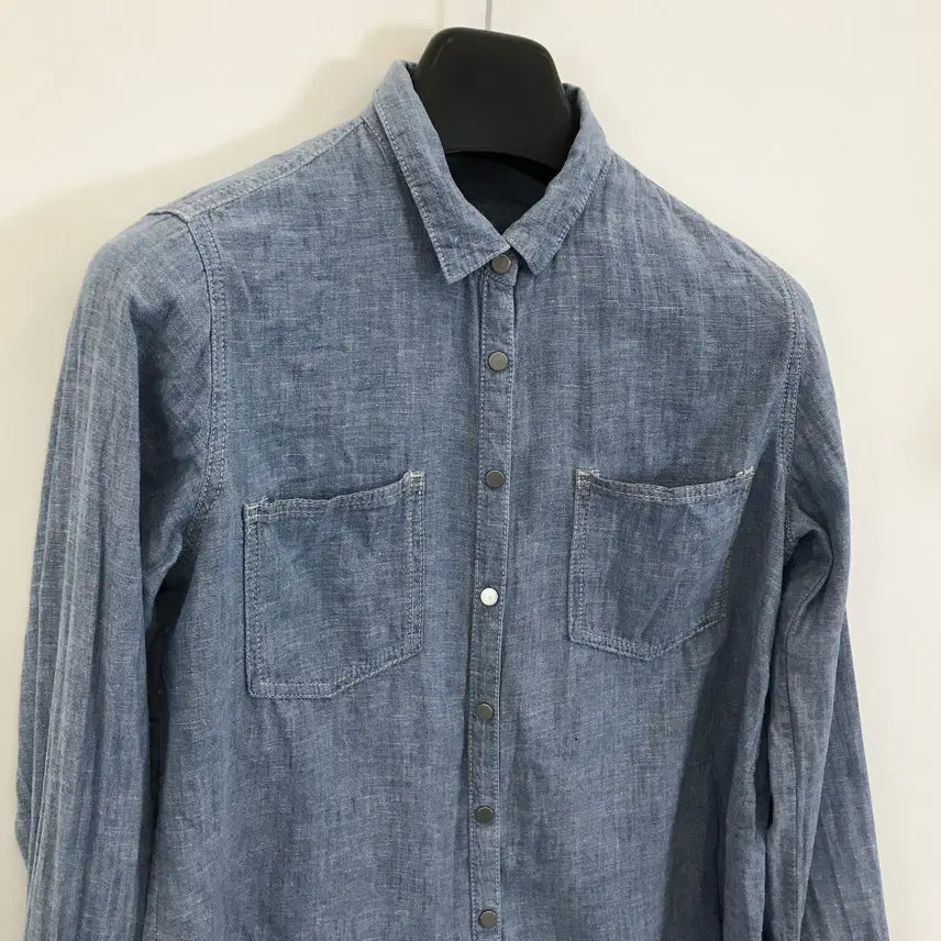 [BUNJANG] GAP Chambray Blue Shirt Snap Button Women&