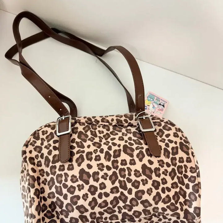 [BUNJANG] Hello Kitty Leopard Pattern Shoulder Bag / [새상품] 헬로키티 레오파드 패턴 숄더백
