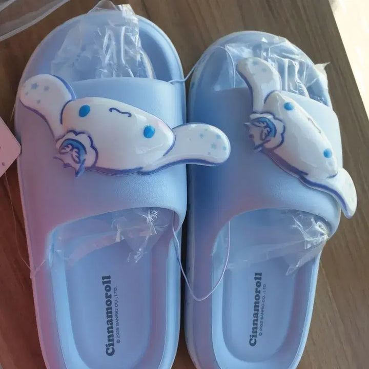 [BUNJANG] Sanrio Cinnamoroll Slippers (Size 250) / 250 산리오 시나모롤 슬리퍼