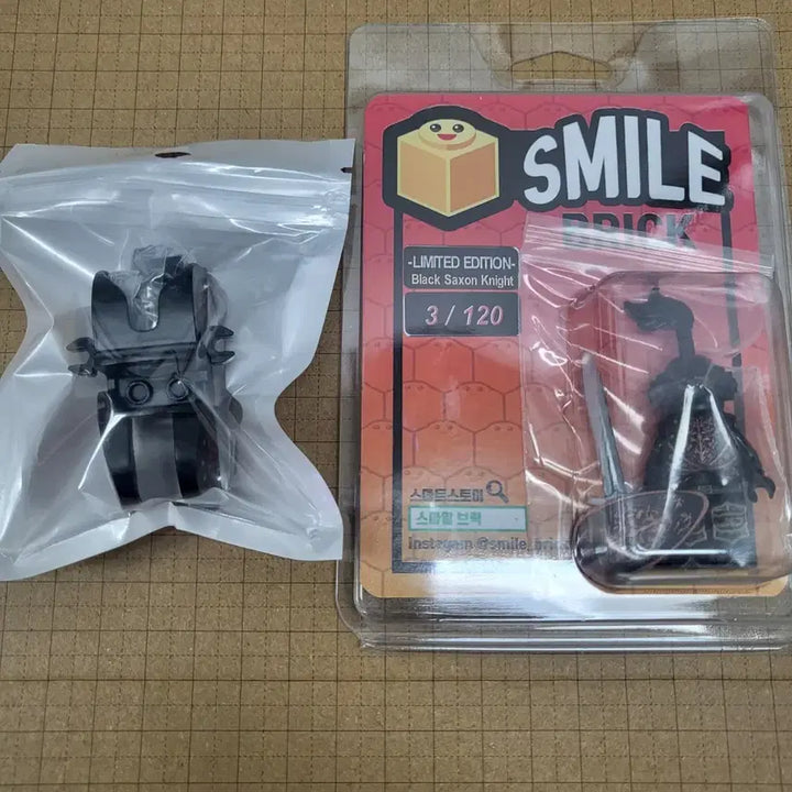 [BUNJANG] Smilebrick Black Knight Sachsen (2nd Gen) Lego - Unused / 레고 캐슬 스마일브릭 흑기사 작센(2세대) 미사용 팝니다