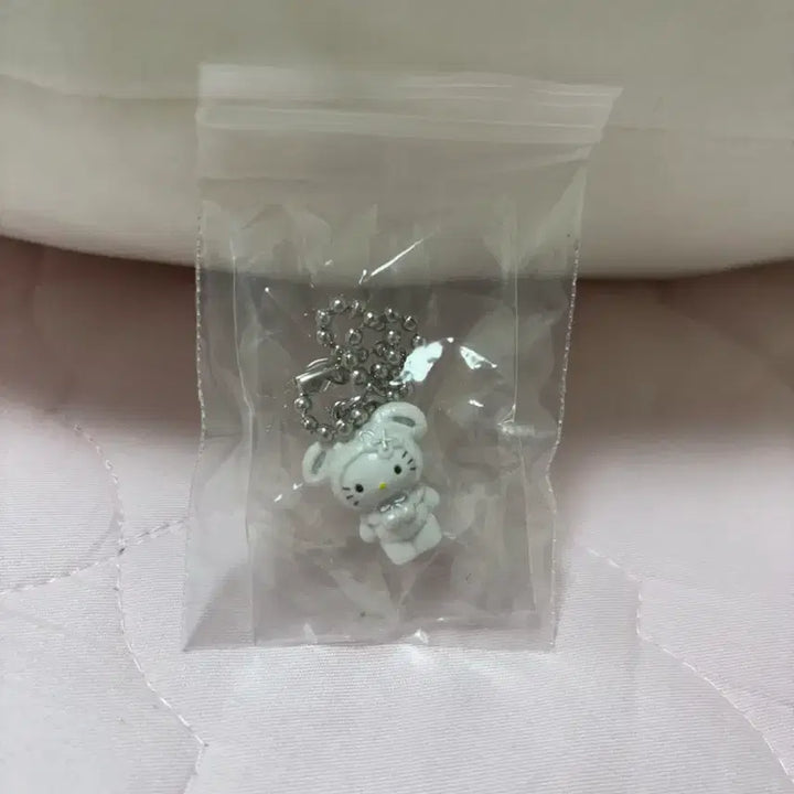 [BUNJANG] Sanrio Rare Snow Flower Rabbit Kitty Strap / 희귀 눈꽃 보송 토끼 키티스트랩