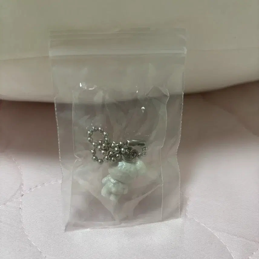[BUNJANG] Sanrio Rare Snow Flower Rabbit Kitty Strap / 희귀 눈꽃 보송 토끼 키티스트랩