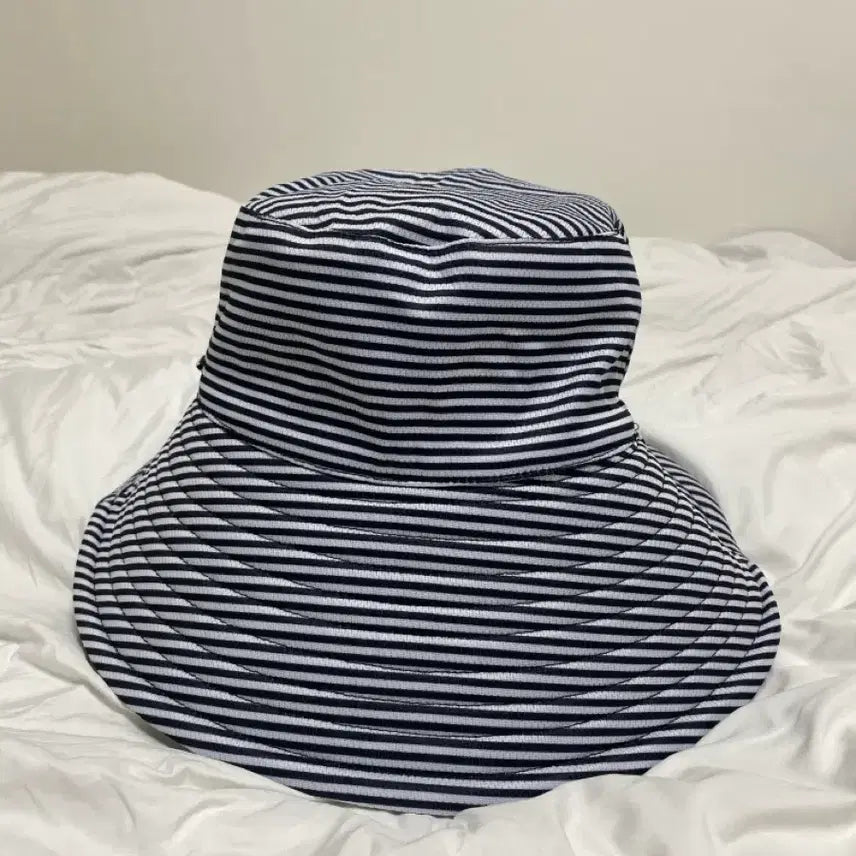 [BUNJANG] Detachable Strap Reversible Bucket Hat / 탈부착 끈 양면 버킷햇