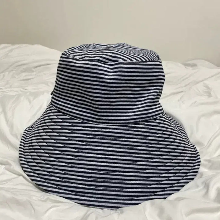 [BUNJANG] Detachable Strap Reversible Bucket Hat / 탈부착 끈 양면 버킷햇