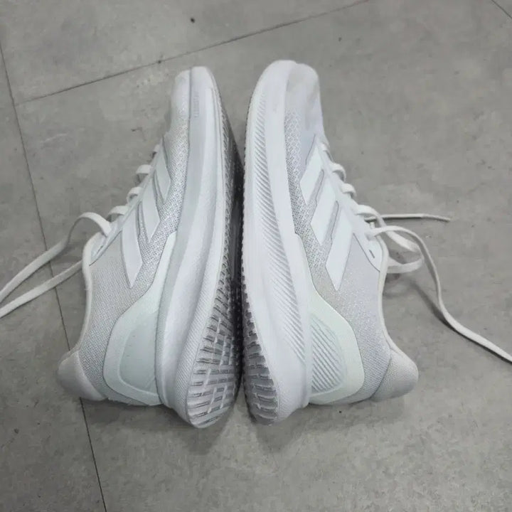 [BUNJANG] Adidas Runfalcon 5 Cloud White Shoes (240mm) / 아디다스 런팔콘 5 클라우드 화이트 240