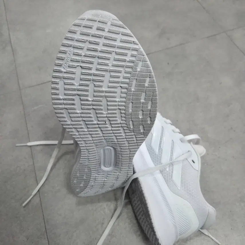 [BUNJANG] Adidas Runfalcon 5 Cloud White Shoes (240mm) / 아디다스 런팔콘 5 클라우드 화이트 240