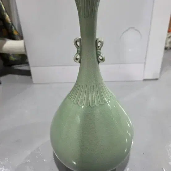 [BUNJANG] Shin Sang-ho Celadon Vase / 작품도자기 청자