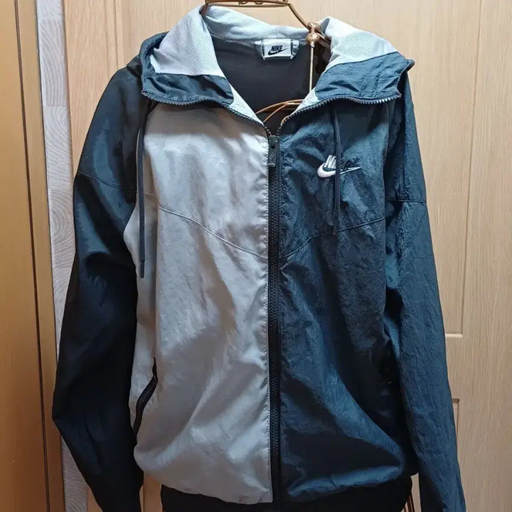 [BUNJANG] Nike NSW Big Logo Color Block Windrunner Hooded Jacket (Size S) / 나이키 NSW 빅로고 윈드러너 바람막이 (90/S)