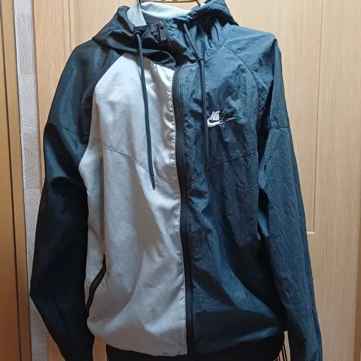[BUNJANG] Nike NSW Big Logo Color Block Windrunner Hooded Jacket (Size S) / 나이키 NSW 빅로고 윈드러너 바람막이 (90/S)