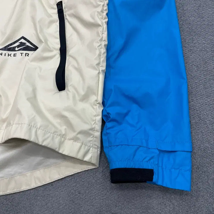 [BUNJANG] Nike Trail Windrunner Two-Way Hooded Windbreaker / 나이키 트레일 윈드러너 투웨이 후드 바람막이