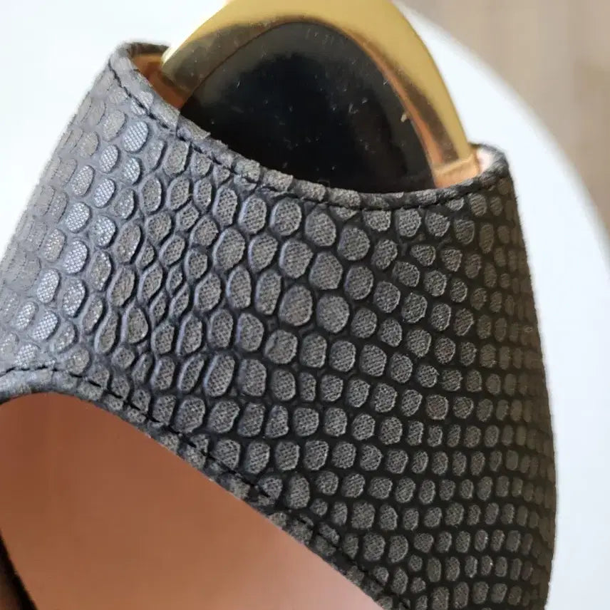 [BUNJANG] MisoPe Black Leather Open Toe Heels (240) / 미소페 블랙 뱀피 오픈토 힐 240