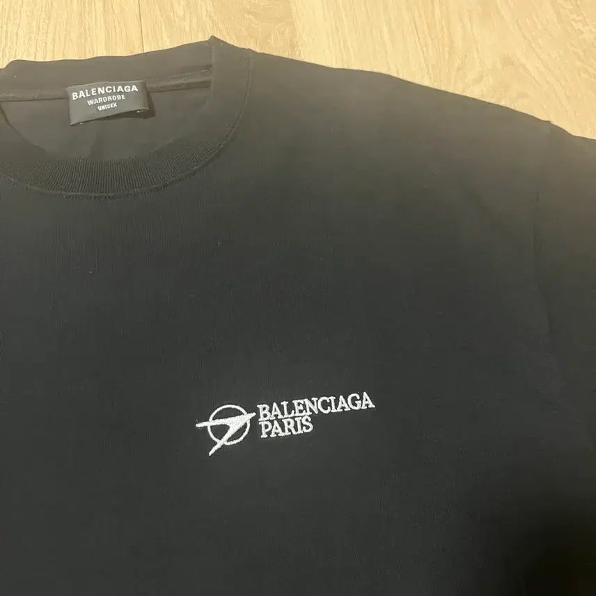 [BUNJANG] Balenciaga Embroidered Logo Short Sleeve T-Shirt / 발렌시아가 자수 로고 반팔
