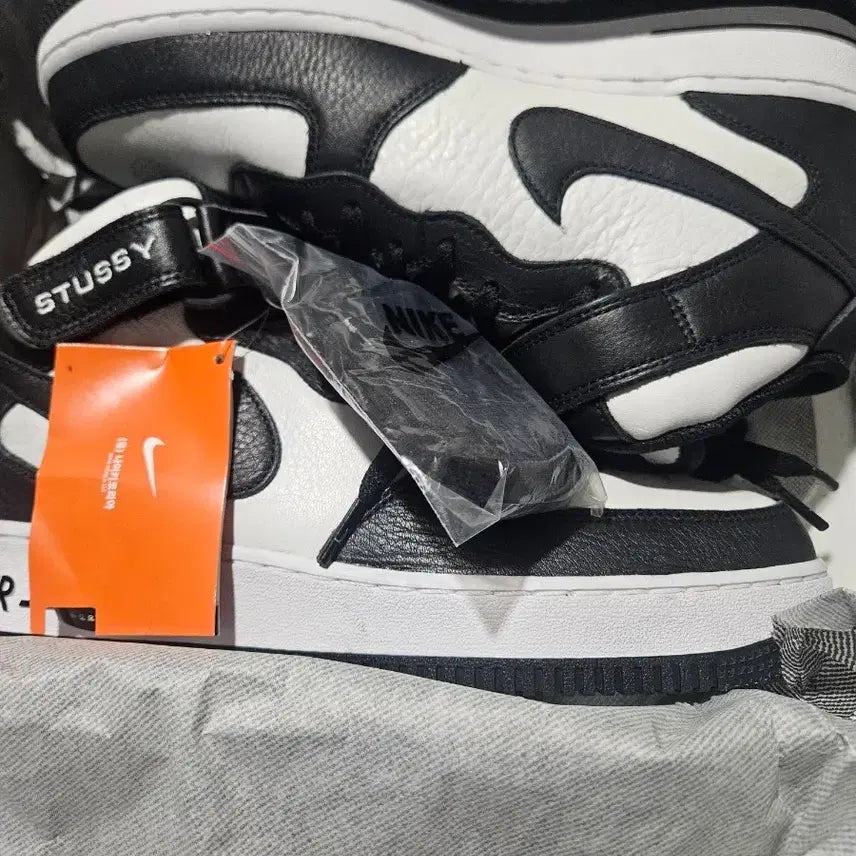 [BUNJANG] Nike x Stussy Air Force 1 Mid Sneakers / 나이키 스투시 에어포스 미드 270