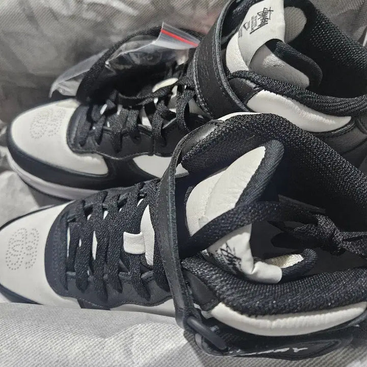 [BUNJANG] Nike x Stussy Air Force 1 Mid Sneakers / 나이키 스투시 에어포스 미드 270