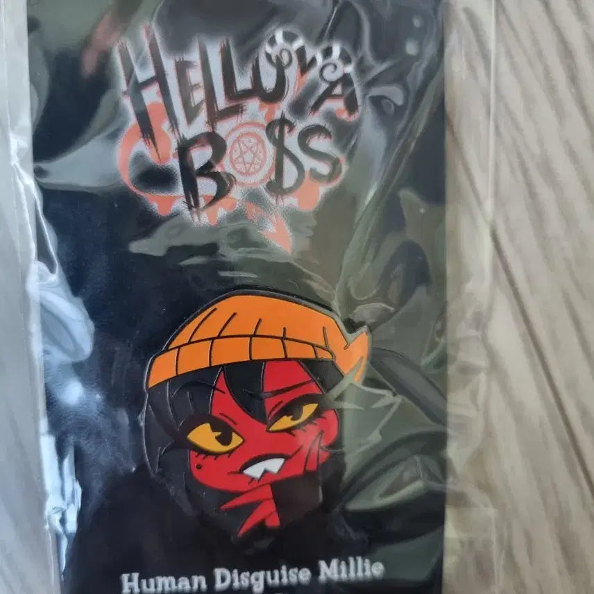 [BUNJANG] Heluva Boss Human Disguise Millie Pin Badge / 헬루바보스 Human Disguise 밀리 핀뱃지