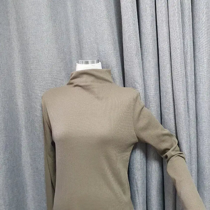 [BUNJANG] Khaki Ribbed Mock Neck Long Sleeve / 카키 골지 반목 롱슬리브