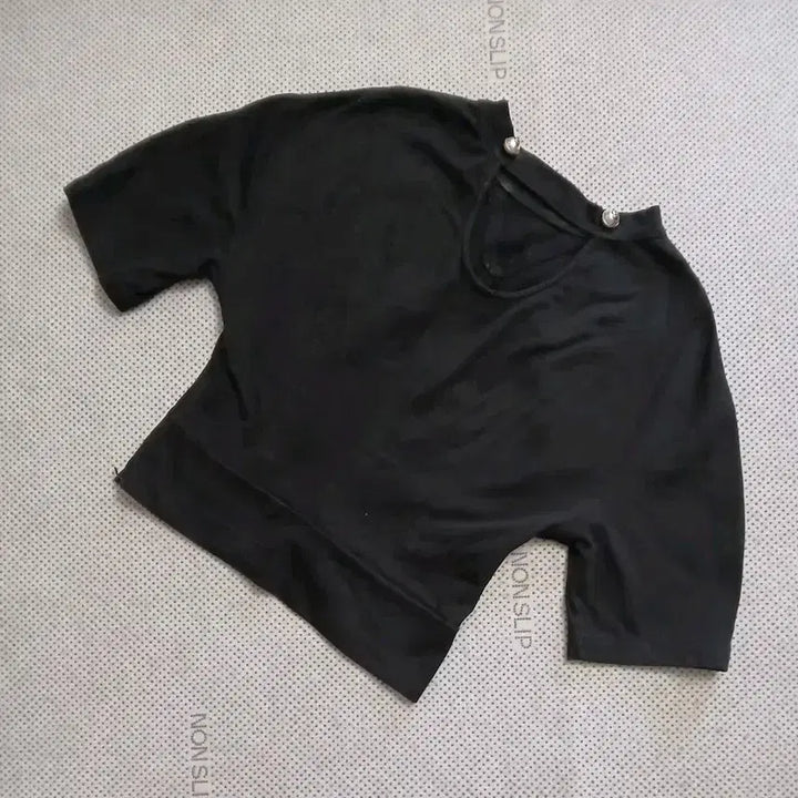 [BUNJANG] Lucky Chouette Black T-Shirt Silver Button Detail Short Sleeve / 럭키슈에뜨 블랙 티셔츠