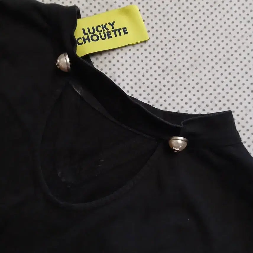 [BUNJANG] Lucky Chouette Black T-Shirt Silver Button Detail Short Sleeve / 럭키슈에뜨 블랙 티셔츠