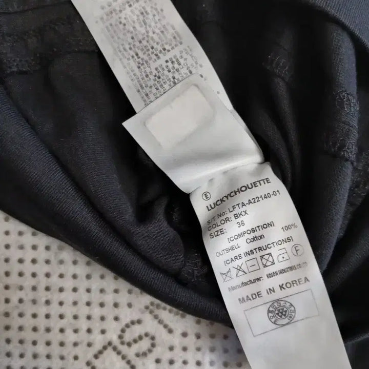 [BUNJANG] Lucky Chouette Black T-Shirt Silver Button Detail Short Sleeve / 럭키슈에뜨 블랙 티셔츠