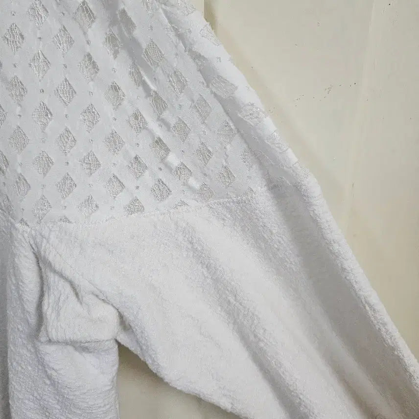 [SOLD OUT] SJSJ화이트 펀칭 블라우스티