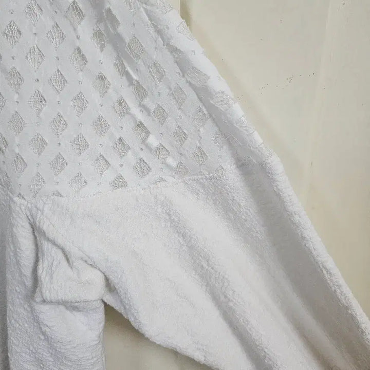 [SOLD OUT] SJSJ화이트 펀칭 블라우스티