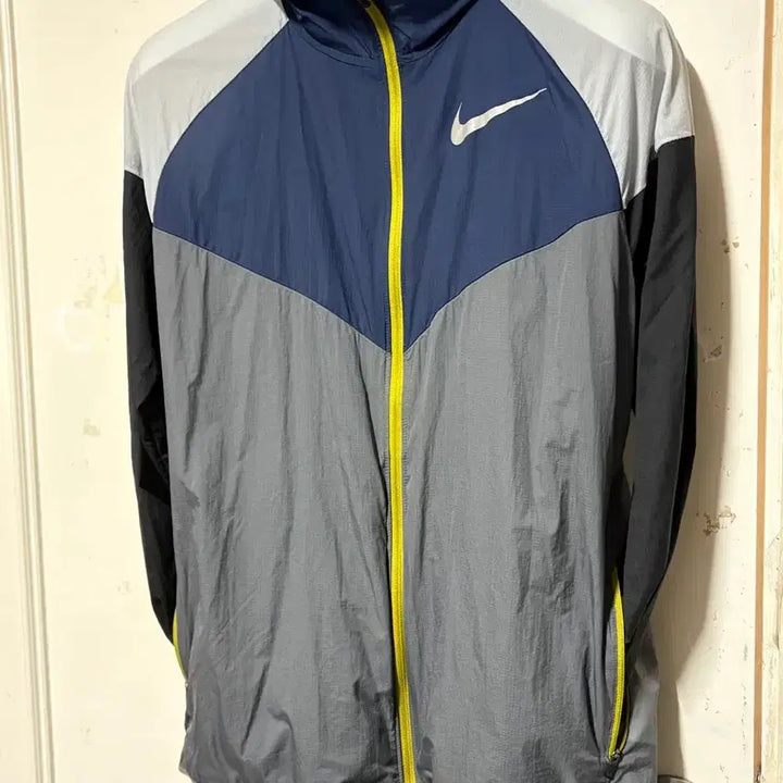 [BUNJANG] Nike Windbreaker Jacket Size 100 / 나이키 바람막이 팝니다 100사이즈