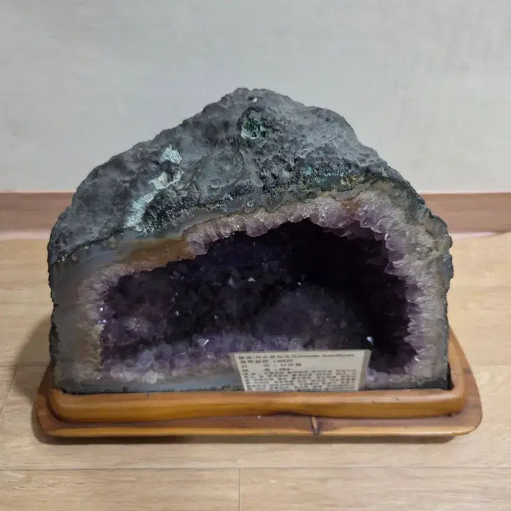 [BUNJANG] Amethyst Geode Decor with Wooden Stand / 자수정 지오드 장식품 (나무받침대 포함)
