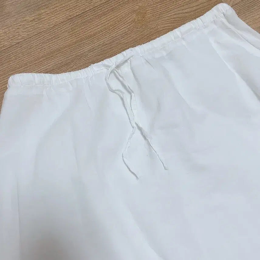 [BUNJANG] Brandy Melville Lace Eyelet Long Skirt White / 브랜디멜빌 레이스 아일렛 롱 스커트 화이트
