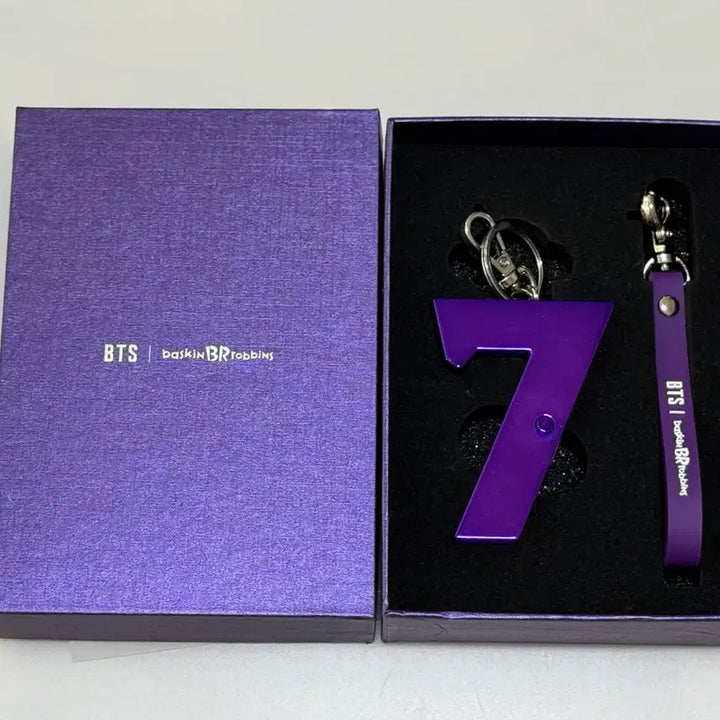 [BUNJANG] BTS x Baskin Robbins Collaboration 7 Keychain &amp; Photocard Set / BTS 배스킨라빈스 콜라보 7 키링 &amp; 포카 세트