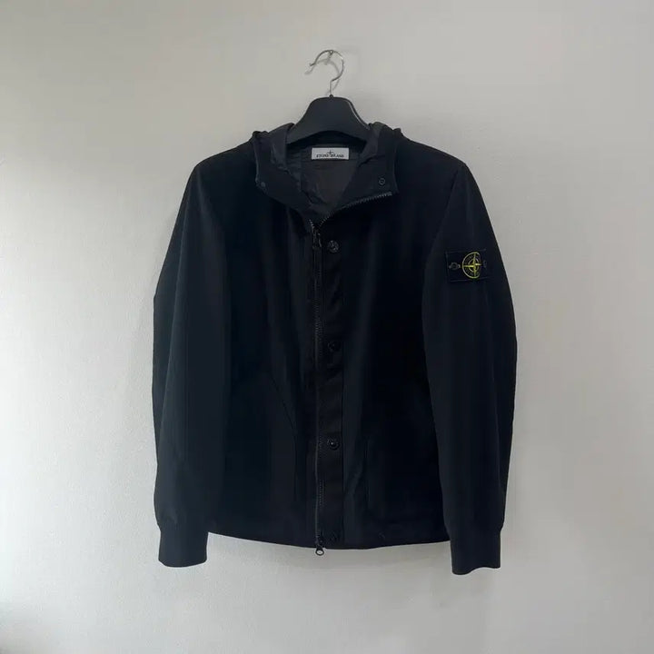 [BUNJANG] Stone Island Soft Shell Primaloft Hooded Zip-Up Jacket Black / [M/신형택]스톤아일랜드 소프트쉘 프리마로프트 후드집업 블랙