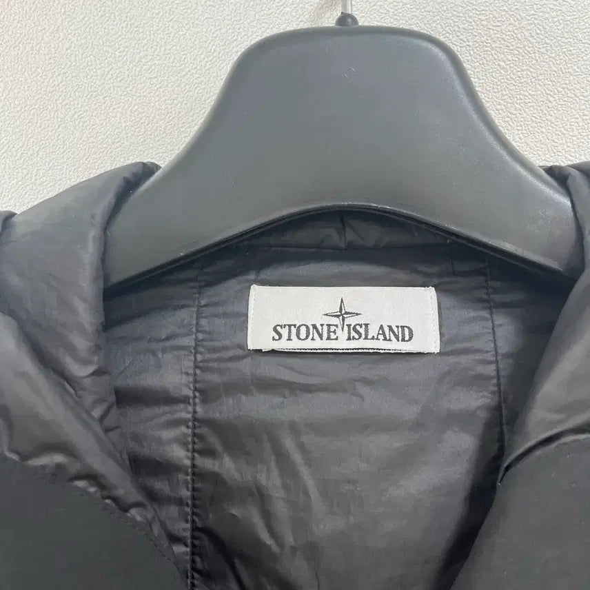 [BUNJANG] Stone Island Soft Shell Primaloft Hooded Zip-Up Jacket Black / [M/신형택]스톤아일랜드 소프트쉘 프리마로프트 후드집업 블랙