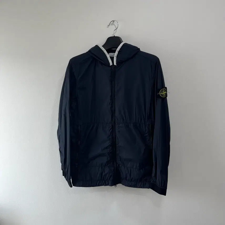 [BUNJANG] Stone Island Nylon Skin Touch Windbreaker Navy / [S]스톤아일랜드 나일론 스킨터치 바람막이 네이비