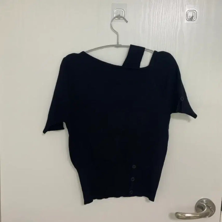 [BUNJANG] Open Shoulder Knit Short Sleeve Black / 오픈숄더 니트 반팔 블랙