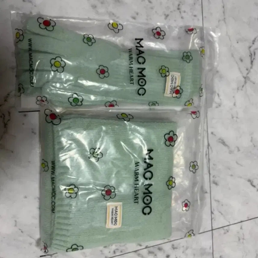 [BUNJANG] MARKMOCK Scarf &amp; Glove Set / 마크모크 목도리 &amp; 장갑세트