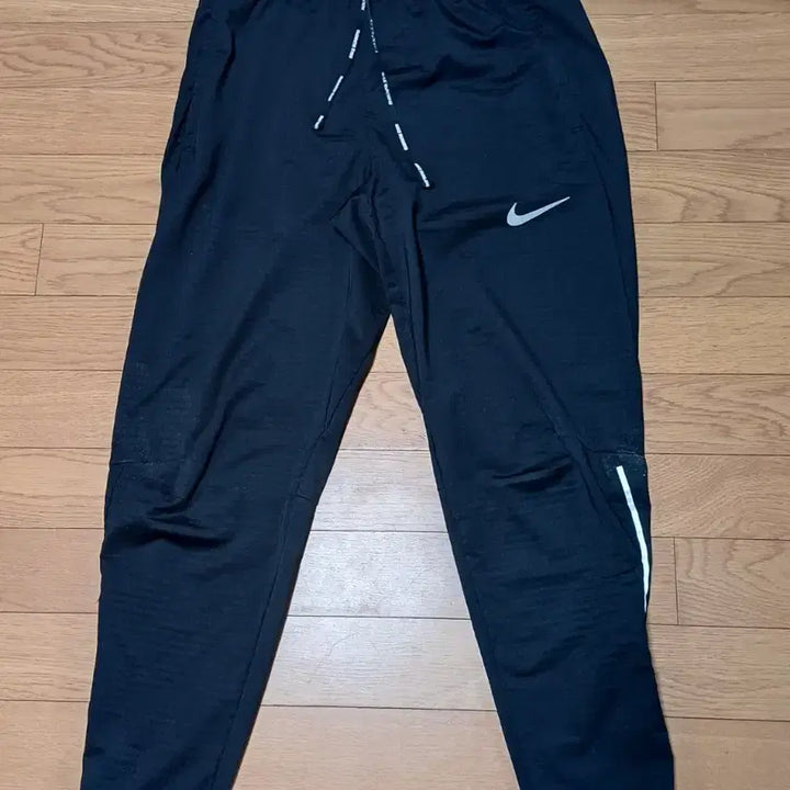 [BUNJANG] Nike Dri-FIT Phenom Essential Running Jogger Pants / 나이키 드라이핏 페놈 에센셜 러닝 조거 팬츠 (75/S)