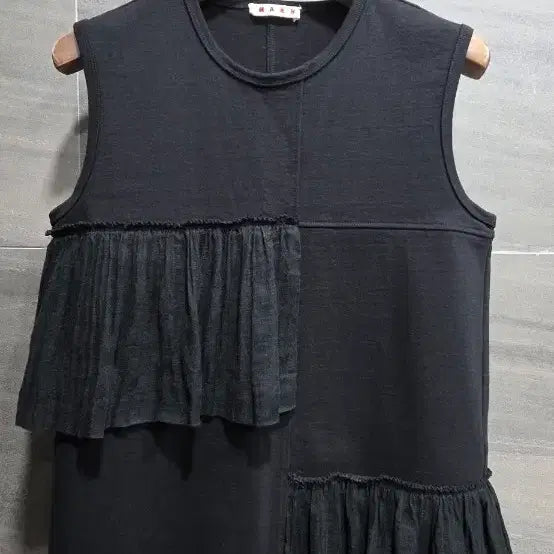 [BUNJANG] MARNI Frill Sleeveless Crewneck Top (Size 38) / MARNI 마르니 ,  세련된 프릴탑  38  , 거의 새상품
