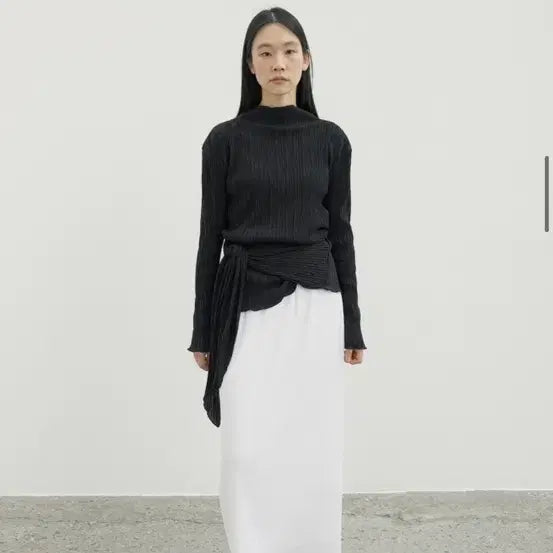 [BUNJANG] LeNUi Black Top + White Skirt Set / 르누이 블랙 상의 + 화이트 스커트 셋업 판매