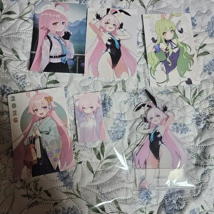 [BUNJANG] Blue Archive Hoshino Sealed Acrylic Stand + Postcard Bundle / 블루아카이브 호시노 미개봉 아크릴스탠드+엽서 일괄로 팝니다.