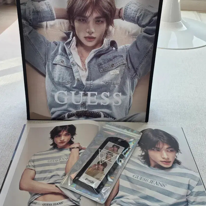 [BUNJANG] Guess x Hyunjin 2nd Gen Tarp Bag Bundle / 게스 현진 타포린백ver.2 +룩북+데님키링