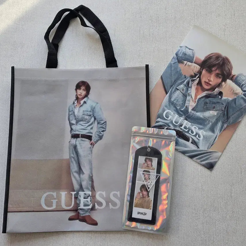 [BUNJANG] Guess x Hyunjin 2nd Gen Tarp Bag Bundle / 게스 현진 타포린백ver.2 +룩북+데님키링