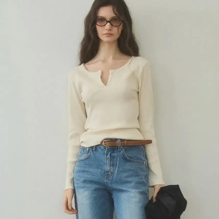 [BUNJANG] Poet Seoul Lace Long-Sleeved Button T-Shirt (Cream) / [포에트 서울] 레이스 롱슬리브드 버튼 티셔츠 (cream)