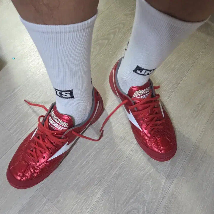 [BUNJANG] Mizuno Morelia Sala Japan TF 40th Anniversary Ruby Pack Futsal Shoes (Size 255-260) / [255~260] 미즈노 모렐리아 살라 재팬 TF 풋살화 40주년 루비팩