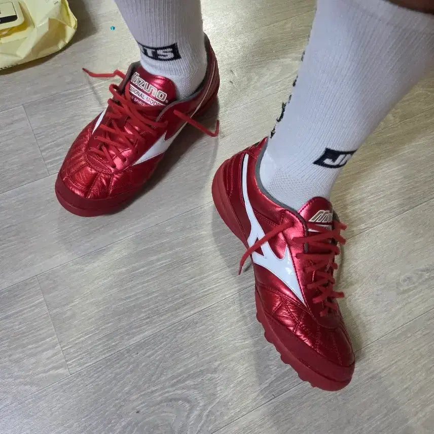 [BUNJANG] Mizuno Morelia Sala Japan TF 40th Anniversary Ruby Pack Futsal Shoes (Size 255-260) / [255~260] 미즈노 모렐리아 살라 재팬 TF 풋살화 40주년 루비팩