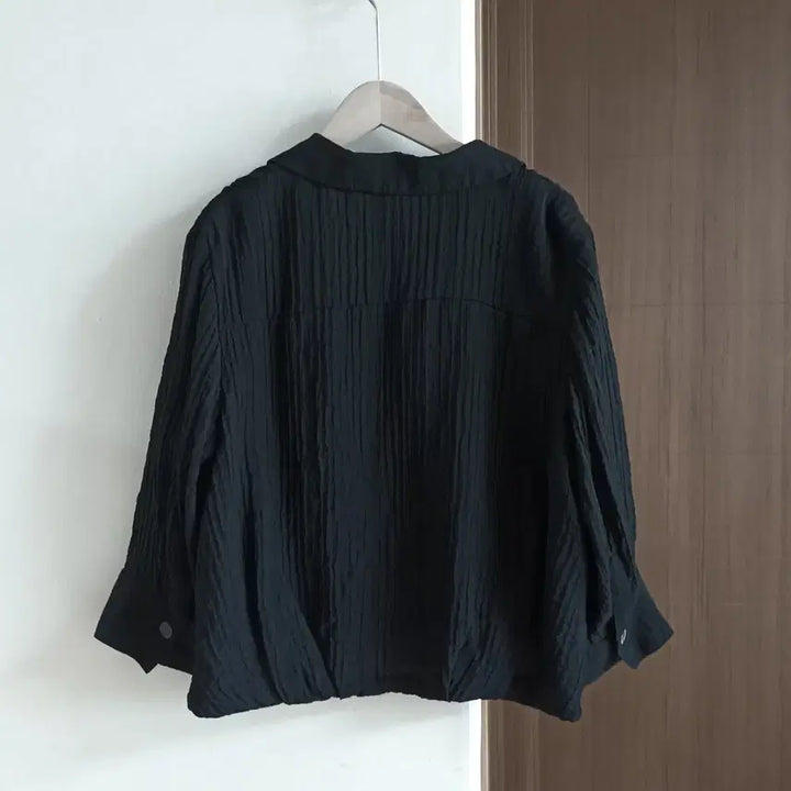 [BUNJANG] Black Cropped Shirt Blouse 77-88 / 크롭 셔츠형 블라우스 77~88초