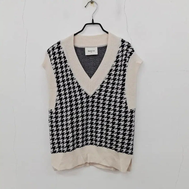 [BUNJANG] Bernice 21 Houndstooth Check V-Neck Knit Vest / 베르니스 21 매장판 하운드투스 체크 브이넥 니트 베스트 여성 조끼 38
