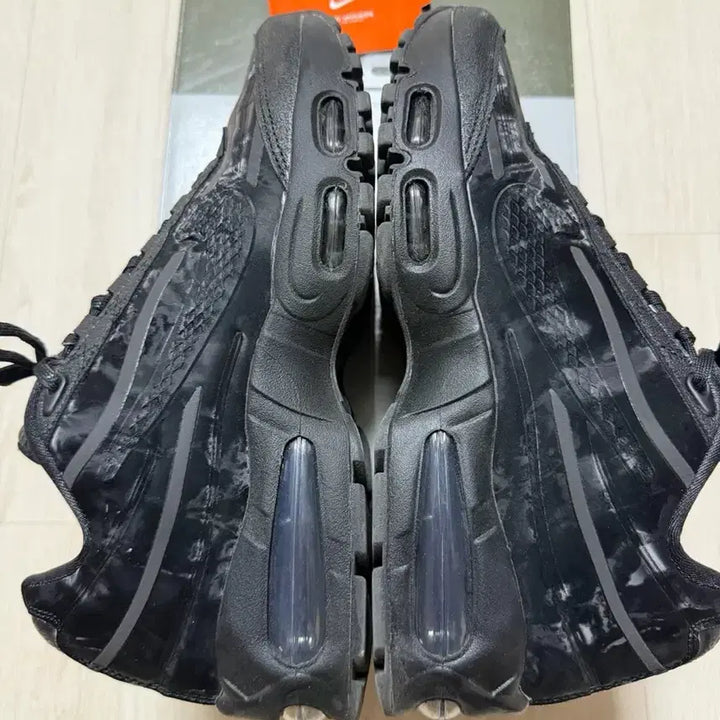 [BUNJANG] Nike x Worksout Air Max 95 Black / 나이키 X 웍스아웃 에어맥스 95 블랙(260)